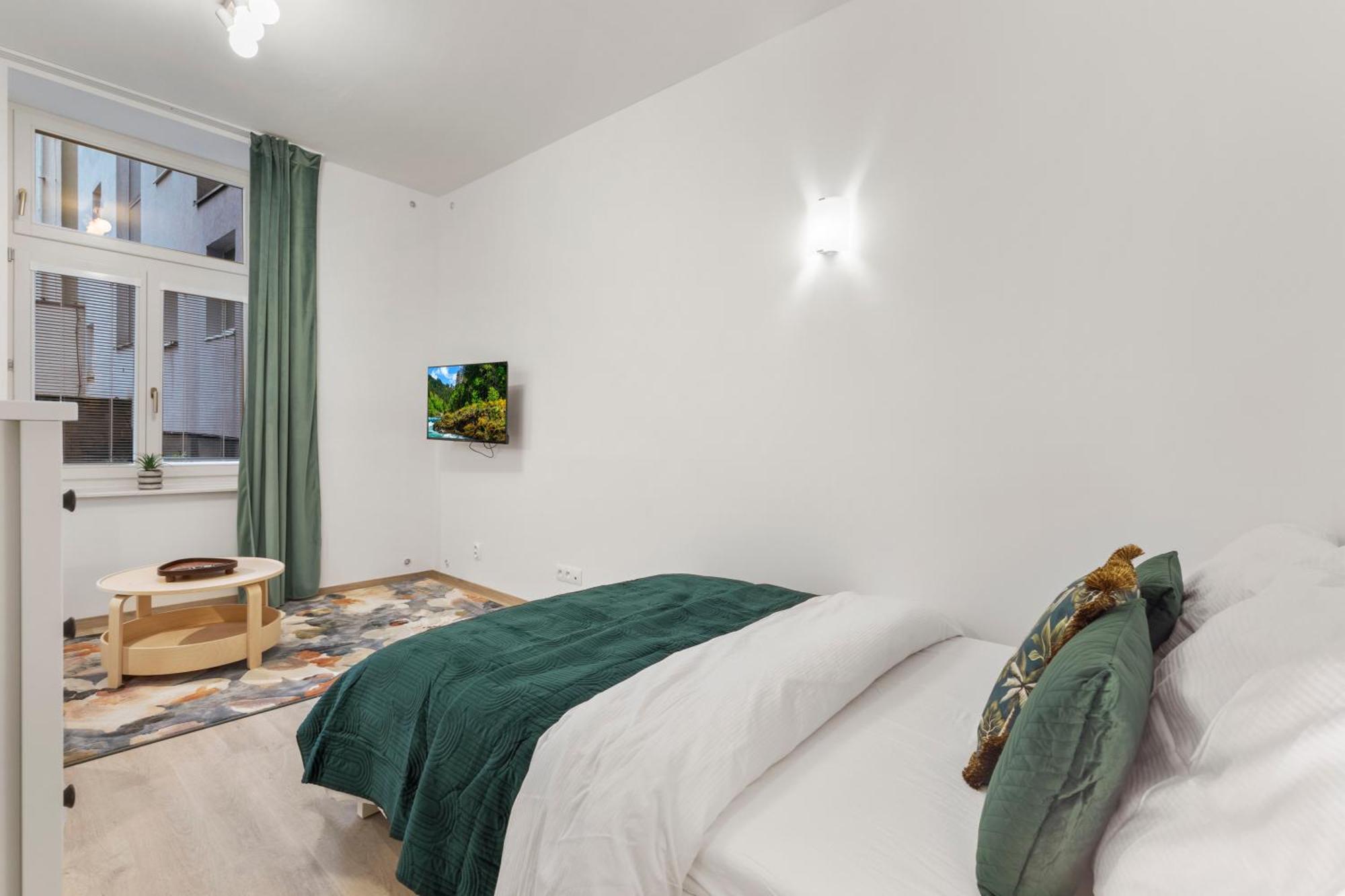 Garden Haven Studio In Old Town Bratislava Esterno foto