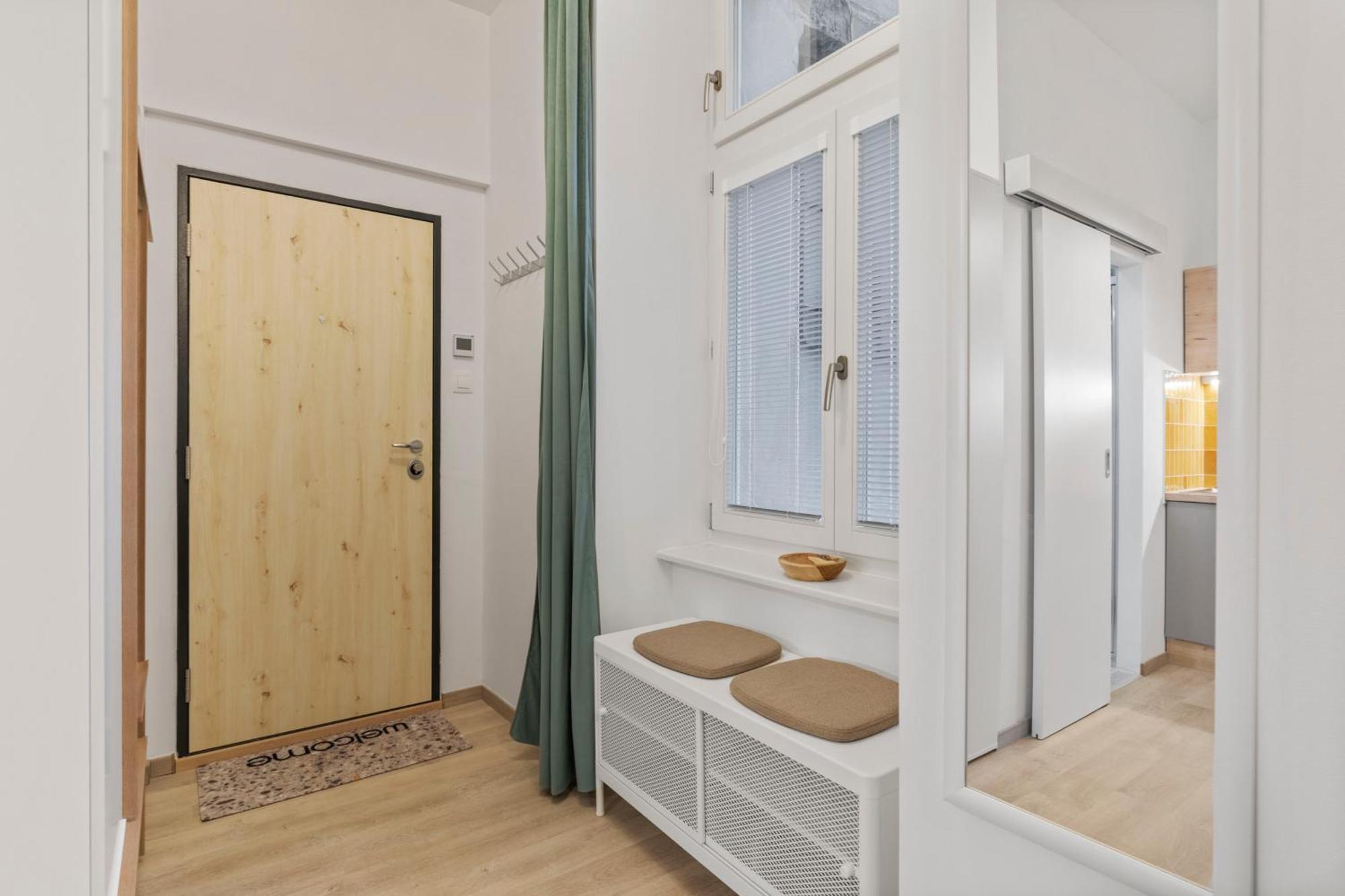 Garden Haven Studio In Old Town Bratislava Esterno foto