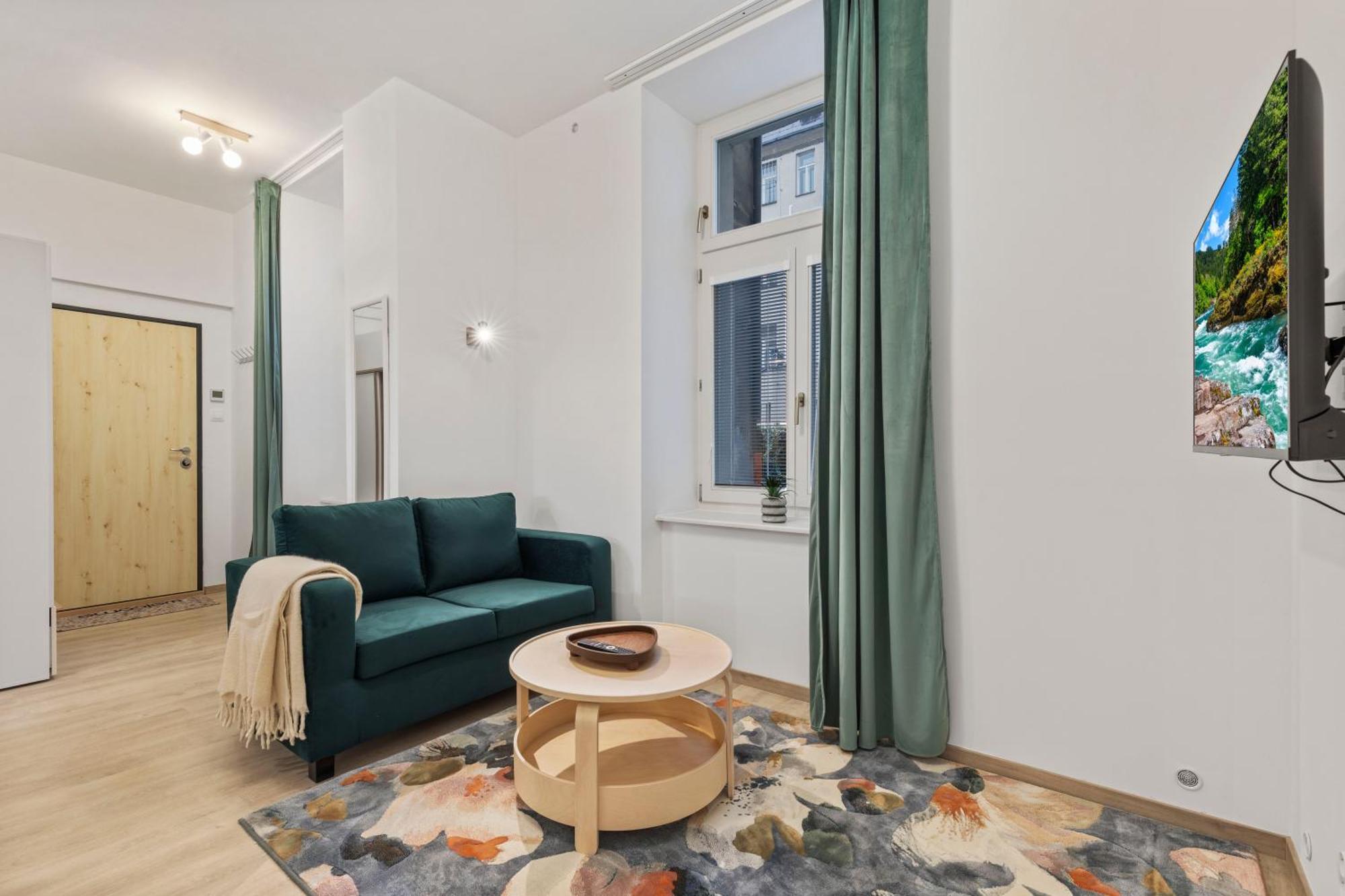 Garden Haven Studio In Old Town Bratislava Esterno foto